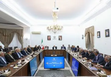 معاون اول رئیس‌جمهور در نشستی با اتحادیه دانشگاه‌ها و مؤسسه‌های آموزش عالی غیردولتی:
باید نهادهای علمی درآمد اختصاصی داشته باشند/دولت چهاردهم تفاوتی بین دانشگاه دولتی و غیردولتی قائل نیست/ مخالف هرگونه دخالت در بخش غیردولتی آموزش عالی هستیم/ در دهه‌های