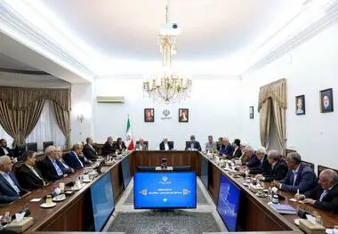 معاون اول رئیس‌جمهور در نشستی با اتحادیه دانشگاه‌ها و مؤسسه‌های آموزش عالی غیردولتی:
باید نهادهای علمی درآمد اختصاصی داشته باشند/دولت چهاردهم تفاوتی بین دانشگاه دولتی و غیردولتی قائل نیست/ مخالف هرگونه دخالت در بخش غیردولتی آموزش عالی هستیم/ در دهه‌های