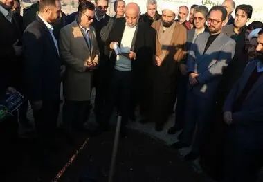 کلنگ زنی نیروگاه حرارتی در شرکت آلومینای ایران در جاجرم

