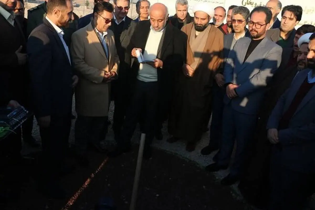 کلنگ زنی نیروگاه حرارتی در شرکت آلومینای ایران در جاجرم

