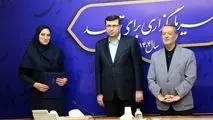 با اهدای لوحی صورت گرفت؛ تقدیر رئیس ستاد بزرگداشت روز ملی صنعت و معدن از مدیر روابط عمومی ایمیدرو