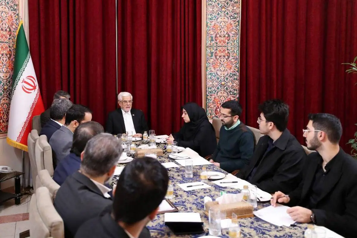 معاون اول رئیس‌جمهور در دیدار با اعضای باشگاه پژوهشگران جوان:
جهاد علمی مسئله امروز کشور است/ دو بال دانشجو و بازاری، محوریت نهضت اسلامی و مدیریت جریان‌ها را بر عهده گرفتند/ جنگ اصلی ما در حوزه علم و فناوری است/ علم و فناوری را برای حل مسائل کشور، بهبود 