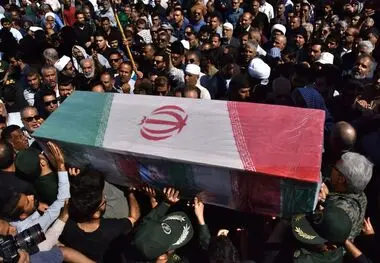 تشییع پیکر شهید مدافع حرم “مجید دیوانی”بر دستان مردم منطقه آزاد اروند
