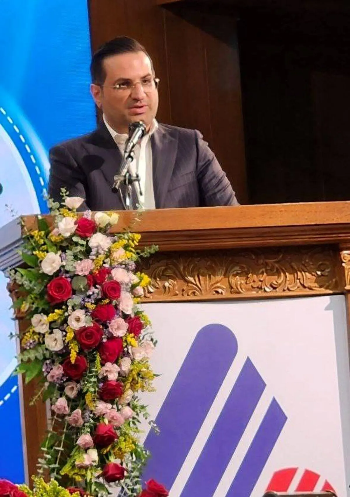 مصطفی‌پور: وقتی آب، برق و بازار نداریم؛ چرا مجوزهای جدید فولاد صادر می‌شود؟