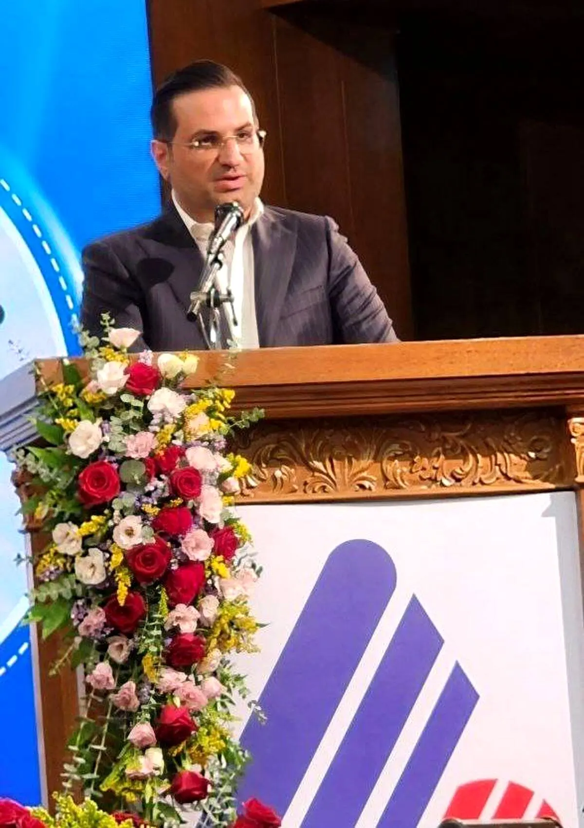مصطفی‌پور: وقتی آب، برق و بازار نداریم؛ چرا مجوزهای جدید فولاد صادر می‌شود؟