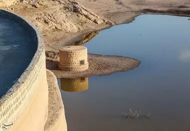 پُرآبی روی کاغذ، تشنگی روی زمین