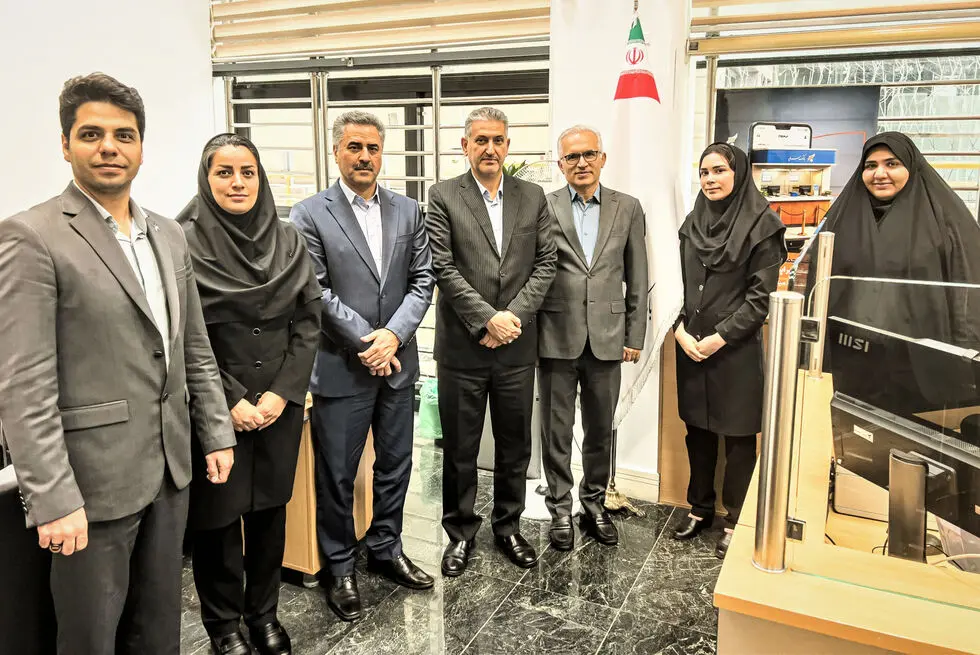 بازدید سرپرست مدیریت عامل بانک سرمایه از شعبه صندوق ذخیره فرهنگیان
