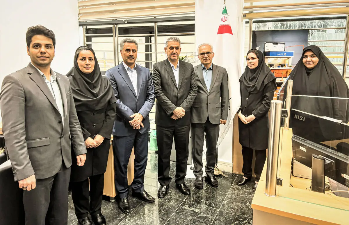 بازدید سرپرست مدیریت عامل بانک سرمایه از شعبه صندوق ذخیره فرهنگیان
