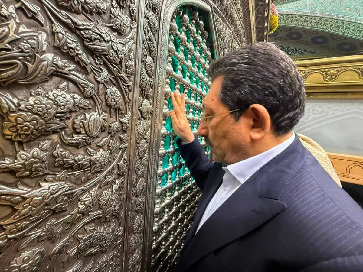 وزیر صمت به زیارت بارگاه رضوی و مرقد رهبر شهید رفت