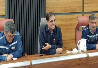 لوح تقدیر به عنوان بخش برتر HSE در سه ماهه نخست سال ۱۴۰۳ به مدیر بخش نگهداری و تعمیرات اهدا شد
