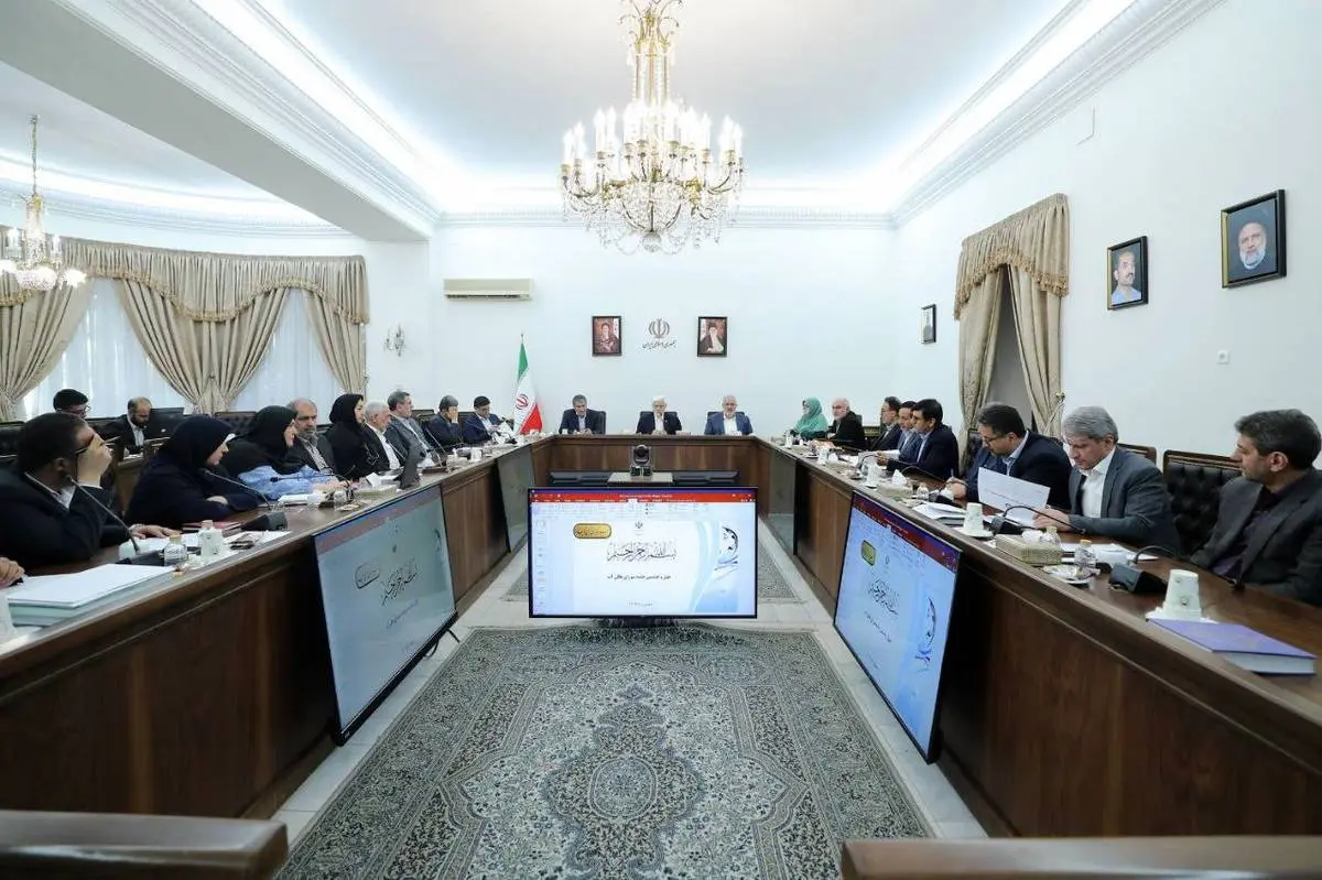 در جلسه شورای عالی آب مطرح شد؛ دستور معاون اول رئیس‌جمهور به وزیر نیرو برای بهره‌گیری از محققان و برجستگان داخلی و خارجی جهت حل مسئله آب/ دکتر عارف: نباید در دام مباحث عوام‌فریبانه که جز تحمیل هزینه برای کشور نتیجه‌ای ندارد، گرفتار شد/ حل ناترازی آب تنها 