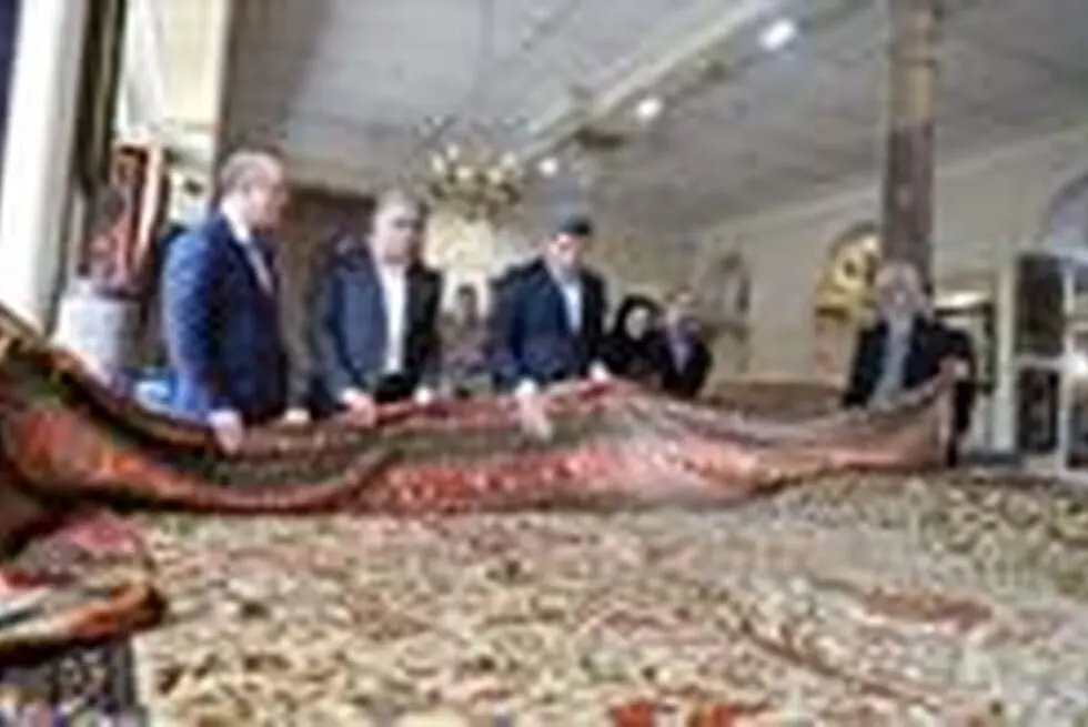 بازدید مدیرعامل بورس کالای ایران از شرکت فرش ایران
