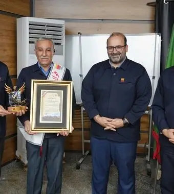 تجلیل مدیران ارشد فولاد خوزستان از «سرمایه انسانی و مزیت رقابتی سازمان»؛ 
محمد نیکوکار، احیاگر و استاد سازندگی در دوران بحران
