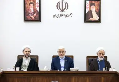 دکتر عارف: بازنگری کلی در شیوه تأمین کالاهای اساسی در دستور کار است/ برخی کالاها بدون هیچ ارتباط با نرخ ارز گران می‌شوند/ مقابله با گران‌فروشی و احتکار ضروری است/ تأمین کالاهای اساسی در اولویت دولت قرار دارد/ باید کارآمدترین روش نظارت بر بازار انتخاب شود/