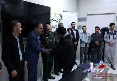 قدردانی از کارگران برگزیده مجتمع شهرک صبانور در روز جهانی کارگر