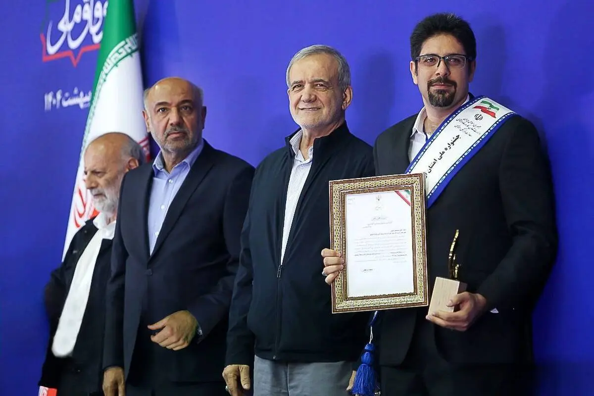 انتخاب کارگروه شرکت توسعه آهن و فولاد گل‌گهر به عنوان «گروه کار نمونه ملی»