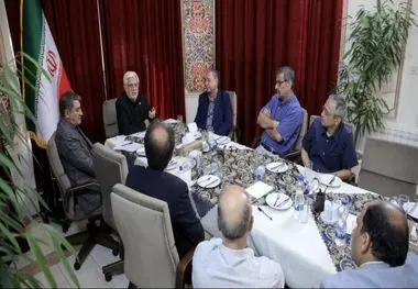 هیچ اختلافی میان میدان و دیپلماسی وجود ندارد/ نظر حاکمیت کماکان انجام مذاکره با اقتدار است/ دولت با هیچ جریانی در داخل حاکمیت اختلافی ندارد/ در شرایط فعلی باید به مطالبات و حساسیت‌های اجتماعی مردم توجه کرده و با مردم همراه شویم/ ستاد راهبری امنیت سایبری