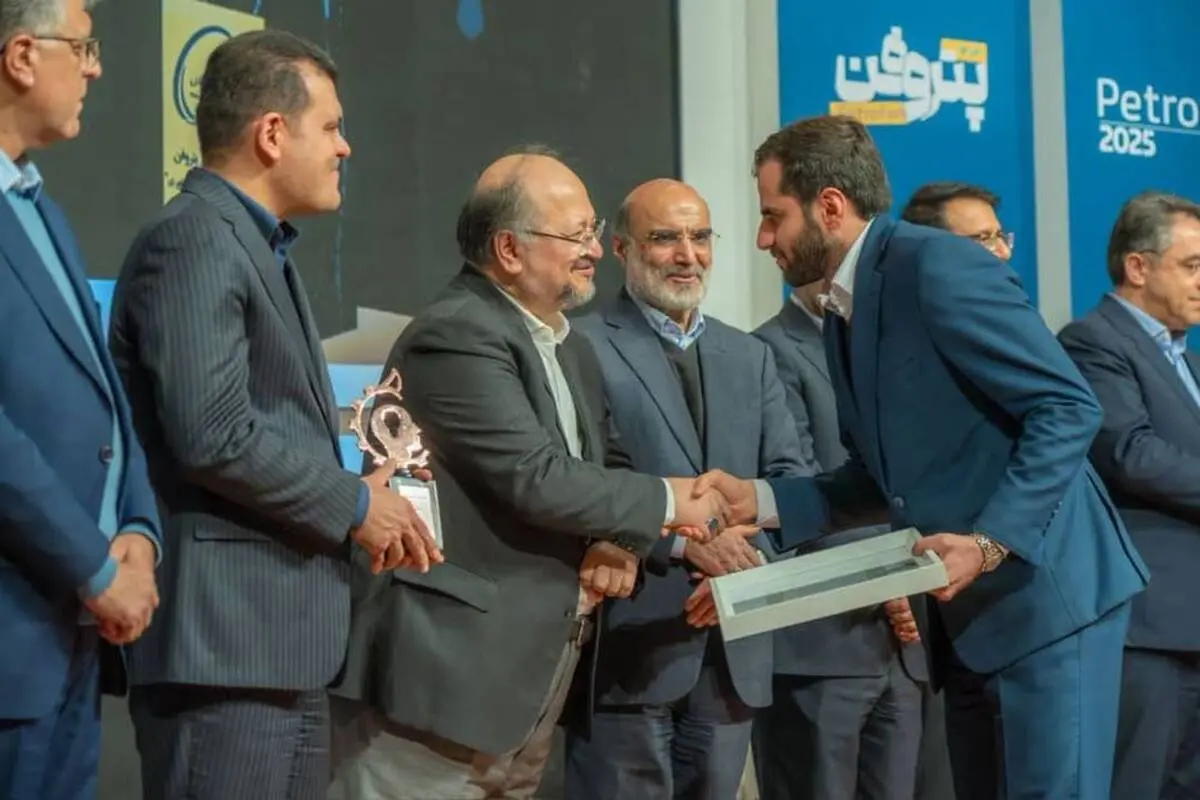 دریافت تندیس برنز شرکت برتر در نوآوری توسط پتروشیمی آریاساسول
