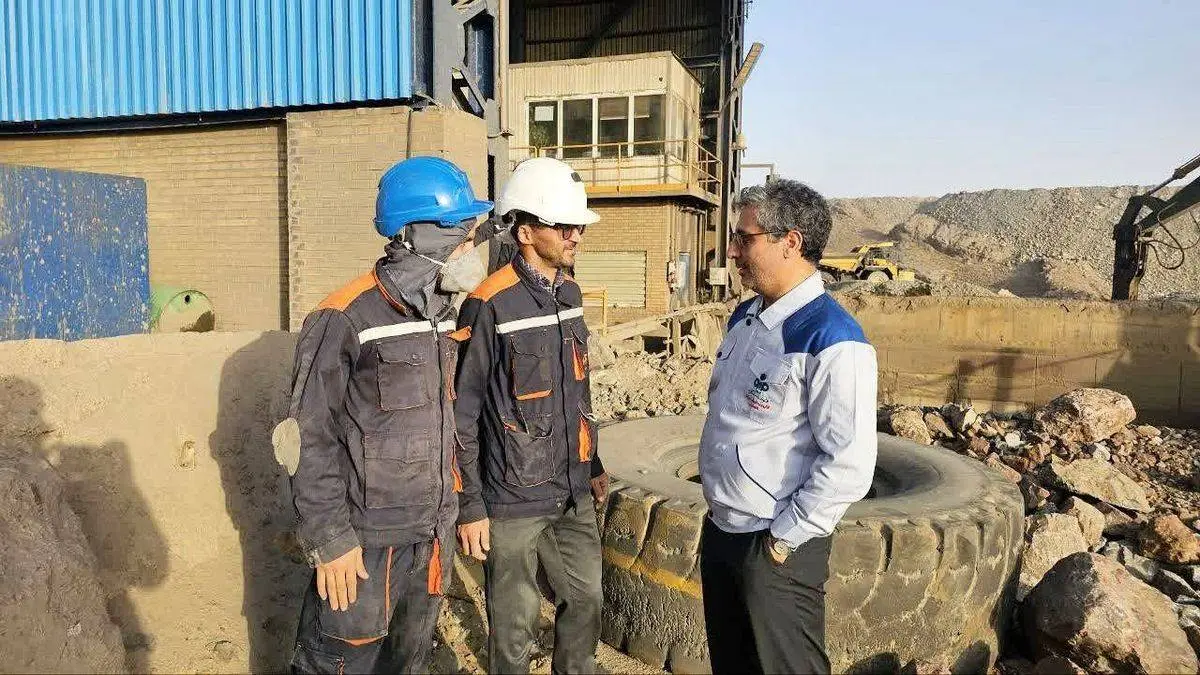 بازدید دکتر علی رسولیان، مدیرعامل فولاد سنگان از خطوط انتقال سنگ و سنگ شکن ( کراشر) این شرکت واقع در معادن سنگ آهن سنگان