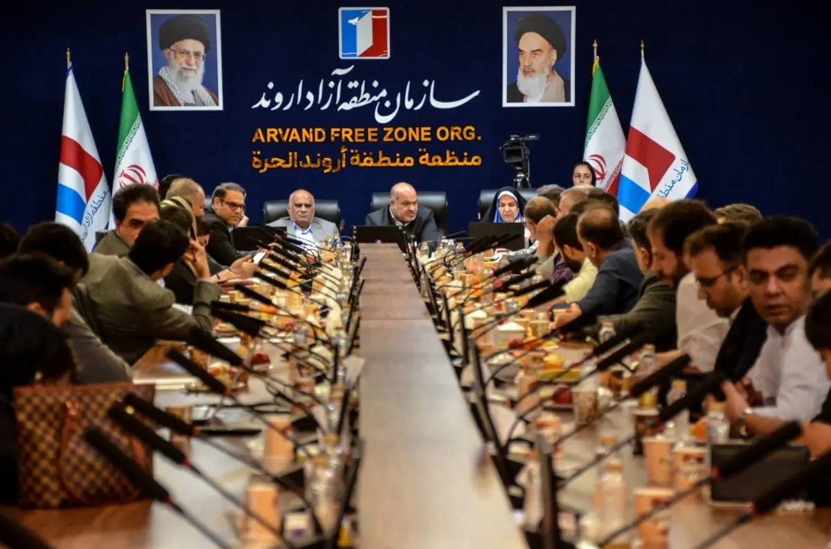 تولیدکنندگان در خط مقدم اقتصاد؛ مطالبهگری بخش خصوصی در نشست با مشاور رئیسجمهور در اروند