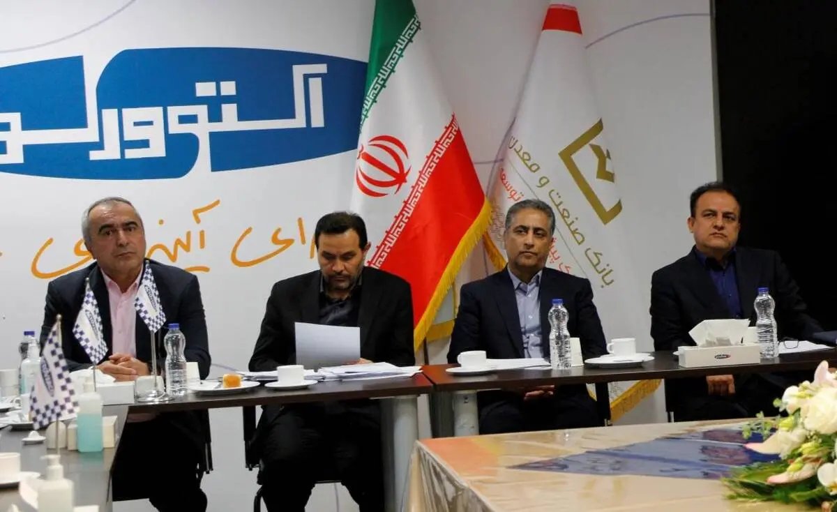 تأکید مدیرعامل بانک صنعت و معدن بر حمایت از صنایع آسیب دیده در جنگ رمضان