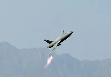 ارتش: صنایع پتروشیمی رژیم صهیونی و مقر نظامیان آمریکا در امارات و کویت مورد هدف قرار گرفت