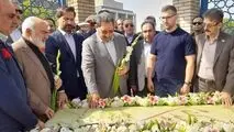 ادای احترام وزیر صمت به مقام شامخ شهدا