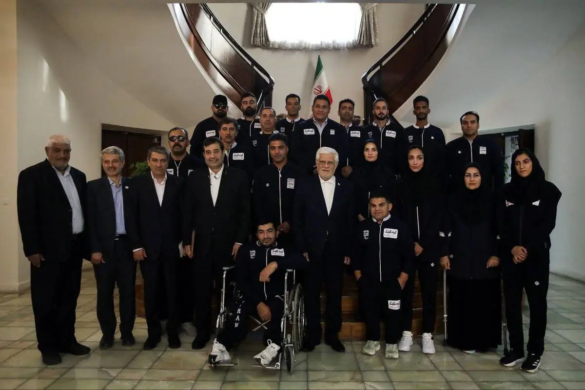 معاون اول رئیسجمهور در دیدار با مدالآوران پارادو و میدانی قهرمانی جهان:
ورزشکار ایرانی در صحنه مسابقات جهانی با رفتار جوانمردانه خود، توطئه ایرانهراسی را خنثی میکند/ ورزشکارانِ در معرض معلولیت موفق شدند که شعار «ما میتوانیم» را محقق کنند/ المپیک ۲۰۲