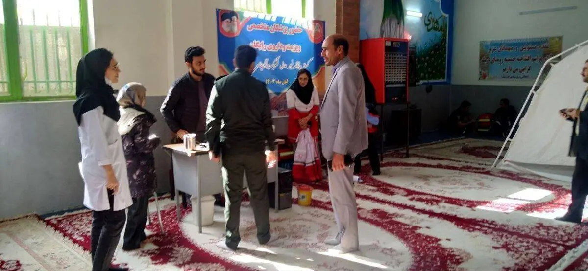 همزمان با هفته پدافند غیرعامل انجام گرفت؛ استقرار پزشک و توزیع داروی رایگان در روستای دربند شهرستان جاجرم