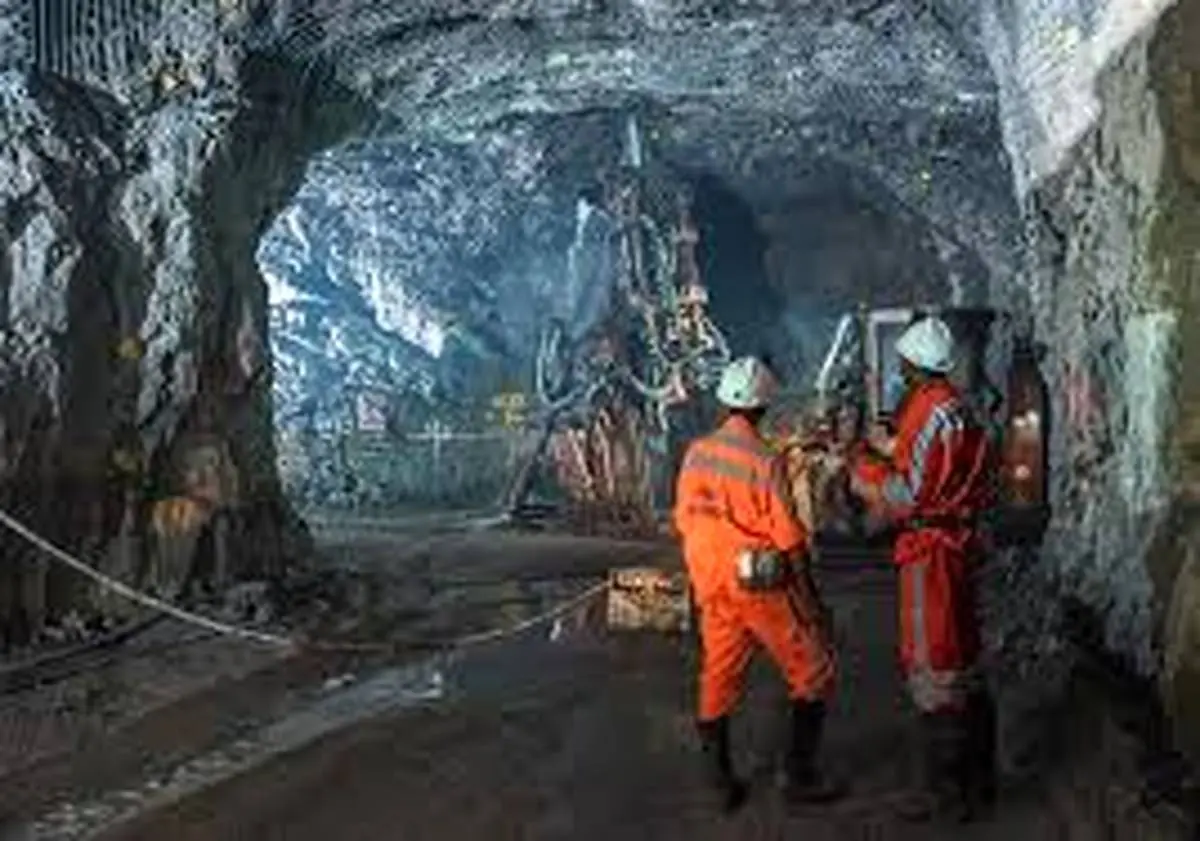 اجرای برنامه هفتم نسخه علاج مشکلات صنایع و معادن