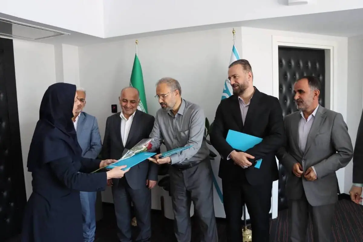 تجلیل از پزشکان همکار بیمه دی در روز پزشک