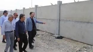 برهانی نائینی: حدود ۱۱ کیلومتر دیوار بتنی با هدف صیانت از سرمایه‌گذاری‌های منطقه ویژه لامرد اجرا می‌شود