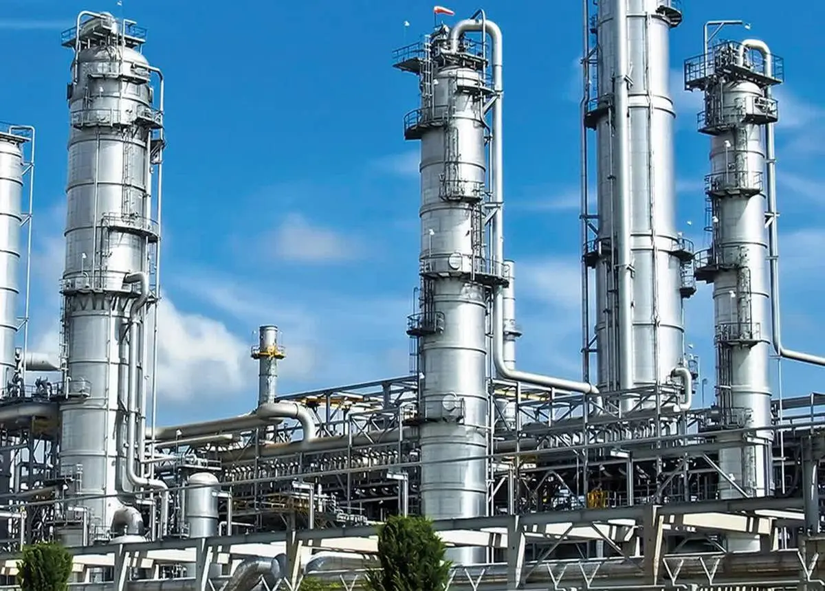 «جهان اقتصاد» گزارش می دهد 
پتروشیمی‌ها در میانه بحران برق و گاز