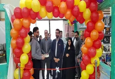 با حضور معاون منابع انسانی و امور اجتماعی شرکت فولادخوزستان انجام شد؛
آیین افتتاح نمایشگاه نوشت افزار و وسایل آموزشی و کمک آموزشی