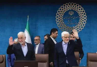 معاون اول رئیس‌جمهور در نشست سراسری استانداران کشور:
کشور به اصلاحات اقتصادی نیاز دارد/ صادرات به کشورهای همسایه در اولویت دولت قرار دارد/ نتیجه خوبی از توسعه روابط با کشورهای همسایه گرفته‌ایم/ اصلاحات اقتصادی بدون آسیب رساندن به اقشار ضعیف انجام شود