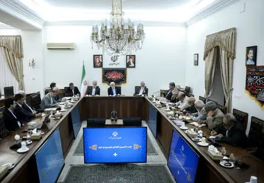 چهل سال فقط به همدیگر پاسخ دادیم /اتحاد ملی میثاق یکایک ما است که باید در عمل و نه حرف و بیانیه باشد / باید تحولی در کشور داشته باشیم/ اگر زمانی سازوکارهای دهه ۶۰ الزامی بود، امروز شاید دیگر ضرورتی ندارد/ باید فضای آرام جامعه را حفظ کنیم/از درگیری‌های سیا