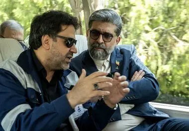 بازدید هیئت عالی‌رتبه وزارت صمت از پتروشیمی تبریز؛ تأکید معاون وزیر بر رفع فوری موانع تولید