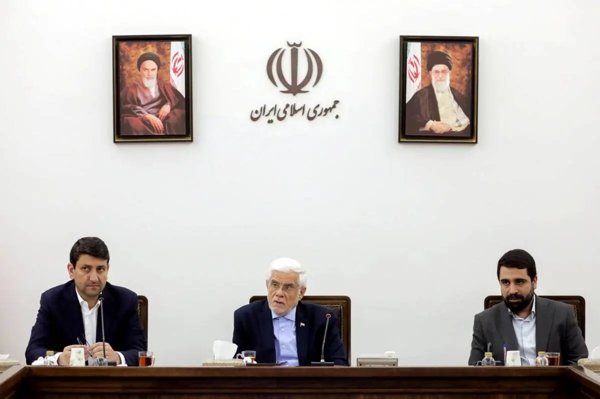 معاون اول رئیس‌جمهور:
راهبرد ملی باید ساخت «ایران هوشمند» و تقویت امنیت سایبری برای بهبود کیفیت زندگی مردم باشد/در دولت چهاردهم، بستر تحقق شعار «ما می‌توانیم» بیش از هر زمان دیگری فراهم شده است/ باید از اختلافات جزئی عبور کرد تا کشور به سمت آینده‌ای هوشم