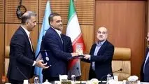 اهداء مدال افتخار سازمان شیلات کشور به شرکت پلیمر آریاساسول

