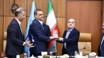 اهداء مدال افتخار سازمان شیلات کشور به شرکت پلیمر آریاساسول