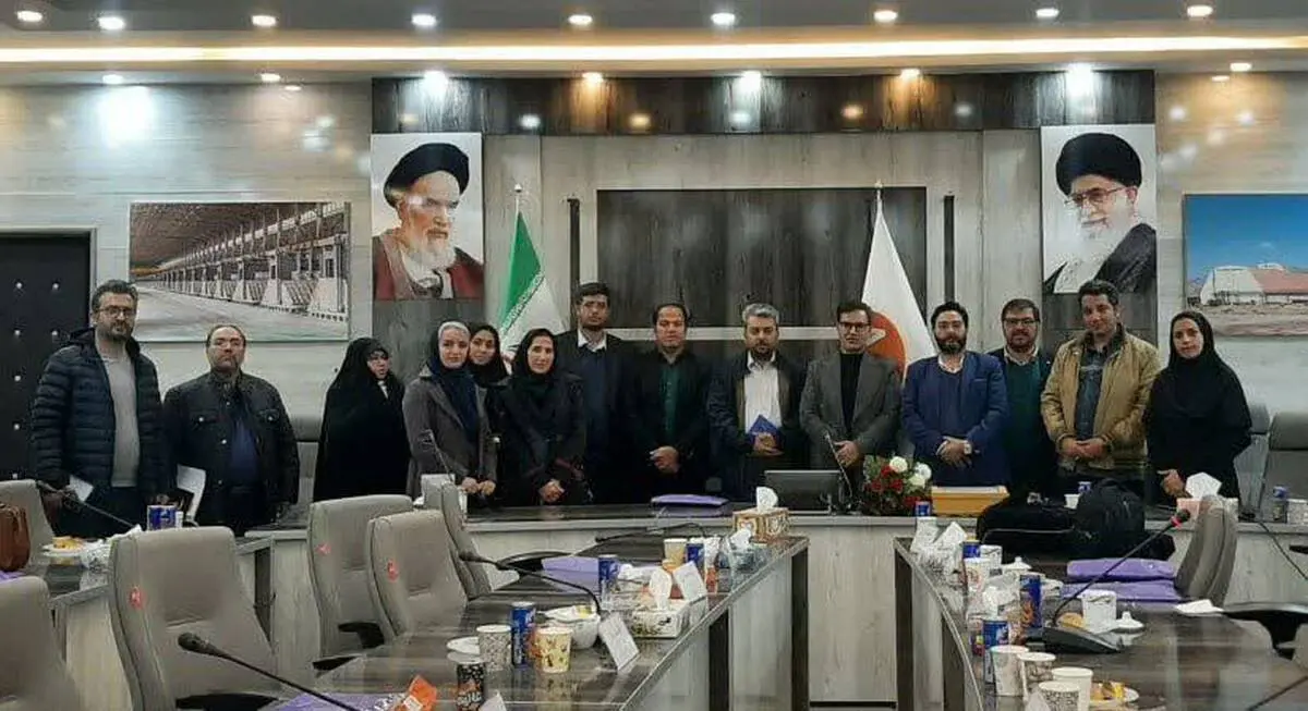 نشست صمیمی اصحاب رسانه با دکتر بادکوبه، رئیس هیات مدیره و سرپرست شرکت آلومینای ایران

