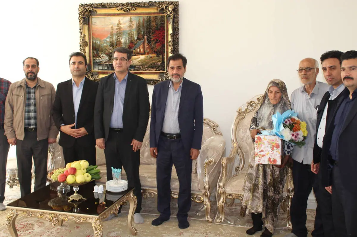 دیدار مدیرعامل شرکت توزیع نیروی برق استان همدان با همکاران آسیب‌دیده در حین انجام وظیفه

