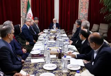 معاون اول رئیس‌جمهور در دیدار با اعضای اتحادیه انجمن‌های علوم اجتماعی:
دولت نیاز دارد تا برای حل مسائل اجتماعی، وفاق و اجماع ایجاد شود/ انجمن‌های علمی مشاوران برجسته و بی‌ادعای نظام هستند/ در سال‌های اخیر سطح مطالبات اجتماعی بالا رفته است/ در چند دهه ا