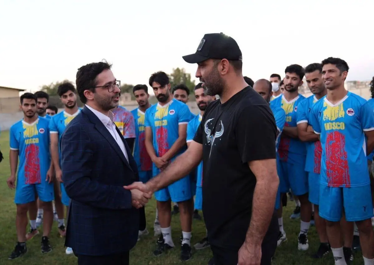مدیرعامل شرکت فولاد هرمزگان: به صورت همه جانبه از تیم فوتبال حمایت می‌کنیم