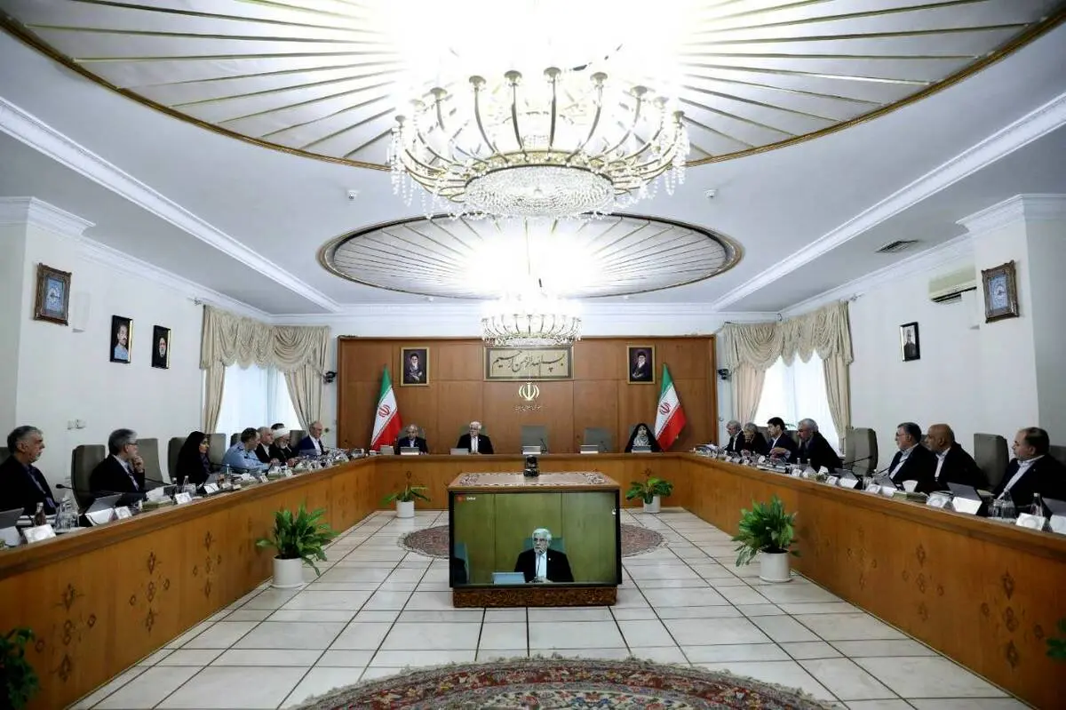 معاون اول رئیس‌جمهور در جلسه هیات دولت: بیانات رهبر معظم انقلاب، راهبرد دولت است/رئیس‌جمهور مواضع منطقی و اصولی نظام را در سازمان ملل با صلابت بیان خواهد کرد/ در چارچوب منافع ملی می‌توانیم با همه کشورهای دنیا روابط خوبی داشته باشیم/ از پیش‌داوری و بیان مو