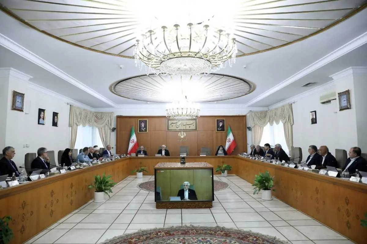 معاون اول رئیس‌جمهور در جلسه هیات دولت: بیانات رهبر معظم انقلاب، راهبرد دولت است/رئیس‌جمهور مواضع منطقی و اصولی نظام را در سازمان ملل با صلابت بیان خواهد کرد/ در چارچوب منافع ملی می‌توانیم با همه کشورهای دنیا روابط خوبی داشته باشیم/ از پیش‌داوری و بیان مو