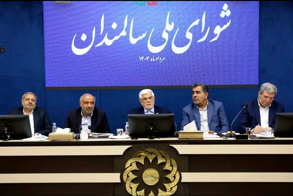 باید راهبرد عزت، منزلت و کرامت را در برخورد با سالمندان در جامعه دنبال کنیم/ در شعار اعلام می کنیم مردم صاحب انقلاب هستند اما باید در عمل دو طرف وظایف خود را انجام دهند/ باید احترام به سالمندان در فرهنگ ایرانی و اسلامی، احیا و تقویت شود/ موضع دولت چهارد