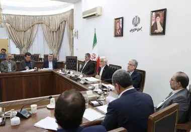 معاون اول رئیس‌جمهور در جلسه بررسی ارتقاء علم و فناوری کشور:اگر در توسعه فناوری‌های پیشرفته غفلت کنیم قادر به مقابله با تهدیدات نخواهیم بود/ دانشگاه و صنعت با یکدیگر هم‌زبان شده‌اند/ دانشگاه‌ها و مراکز پژوهشی همکاری‌های ارزشمندی را با مراکز دفاعی آغاز کرد