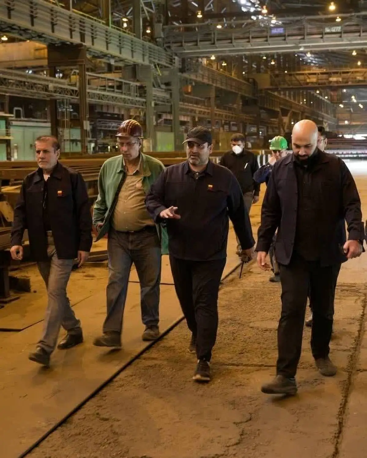 مدیرعامل فولاد خوزستان در بازدید از واحد های آسیب دیده : دشمن معیشت مردم و اقتصاد ایران را هدف گرفته است