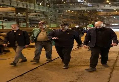 مدیرعامل فولاد خوزستان در بازدید از واحد های آسیب دیده : دشمن معیشت مردم و اقتصاد ایران را هدف گرفته است